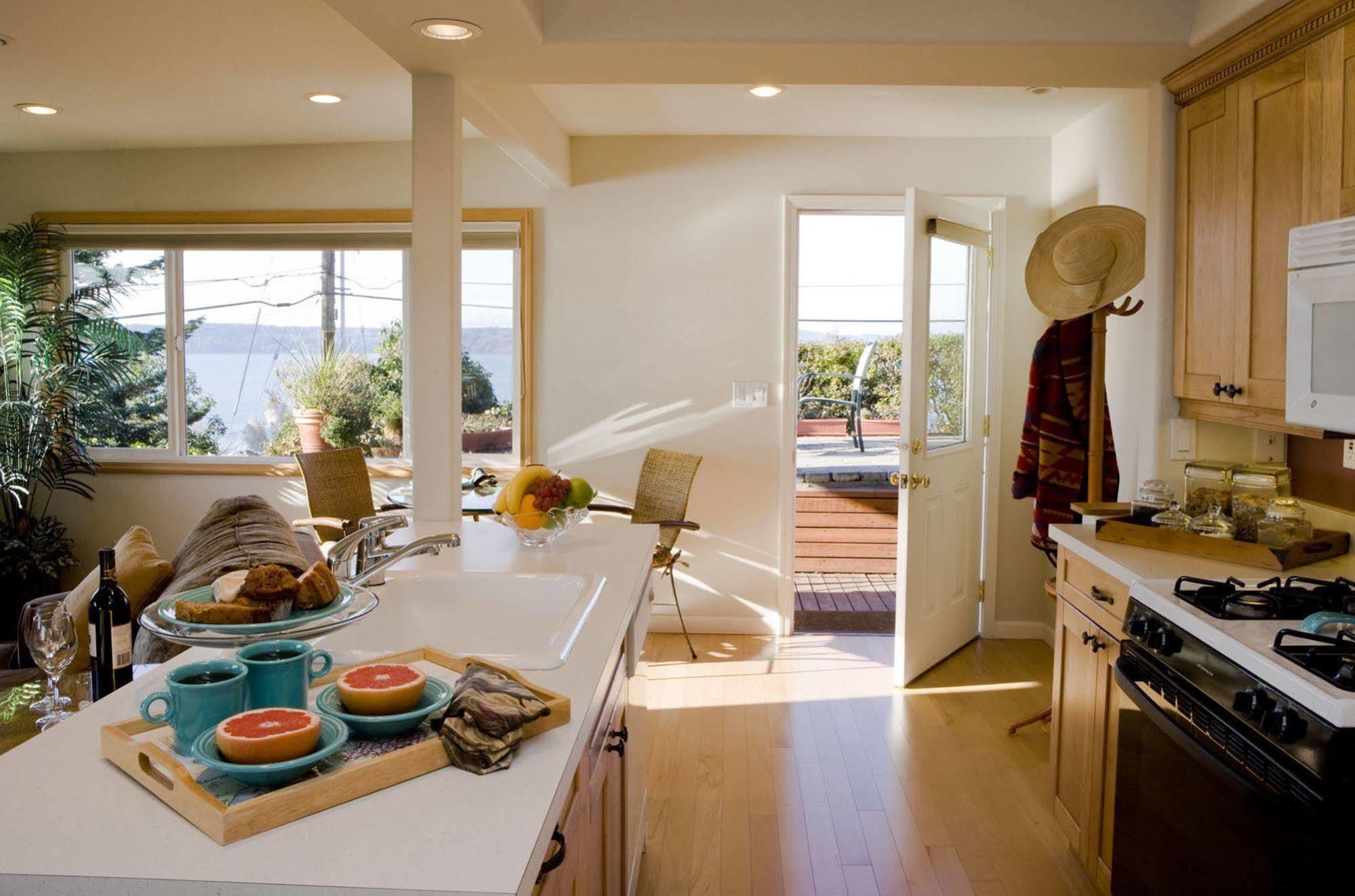 Three Tree Point Bed And Breakfast Burien Exterior foto
