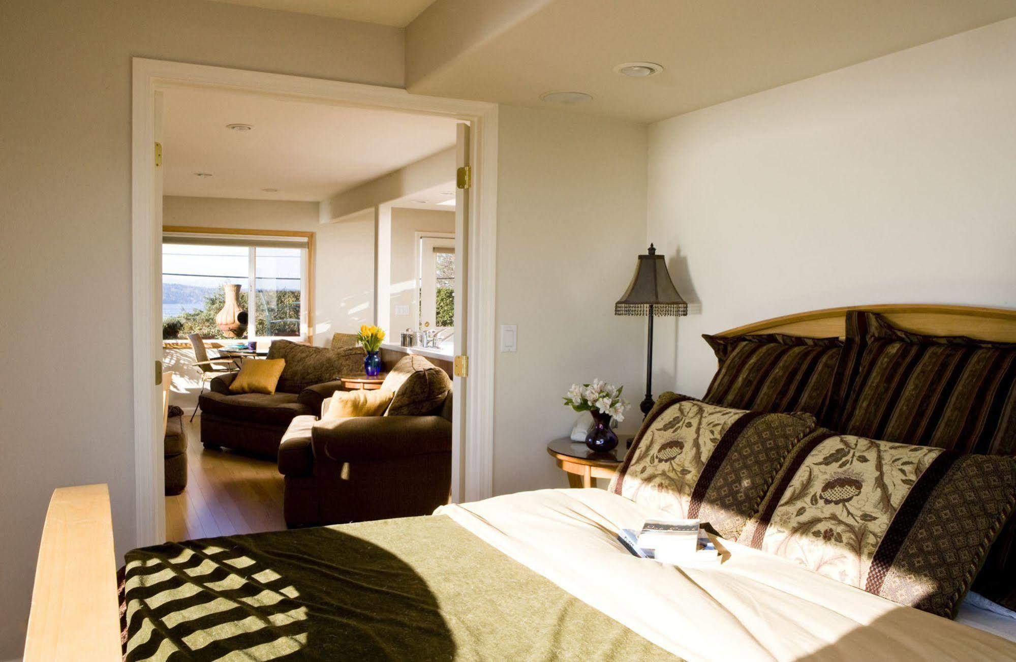 Three Tree Point Bed And Breakfast Burien Exterior foto